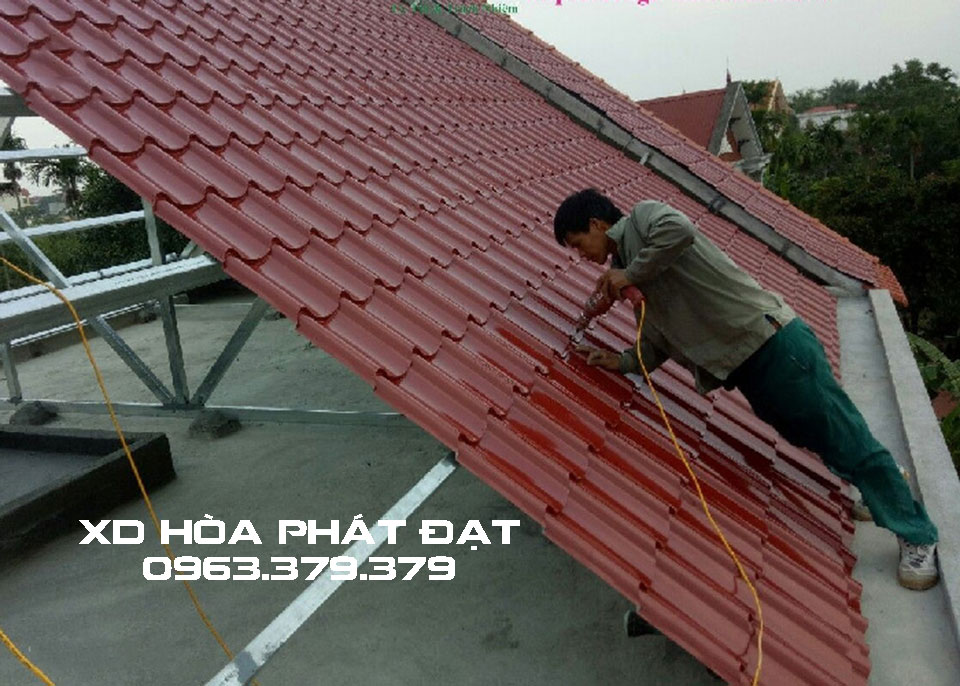 Hình ảnh : thợ làm mái tôn chuyên nghiệp uy tín Hòa Phát Đạt
